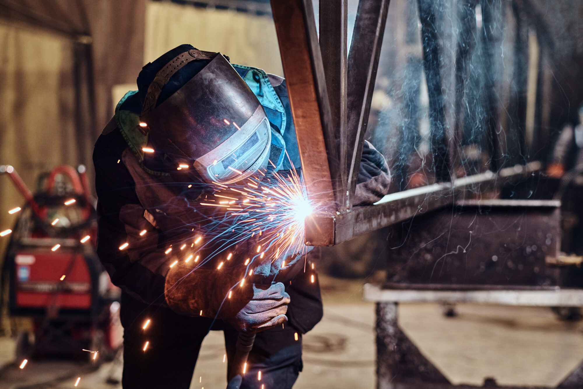 hutchinson - SHARING IN GROWTH TRANSFORM HUTCHINSON ENGINEERING FOR OFFSHORE MARKETS